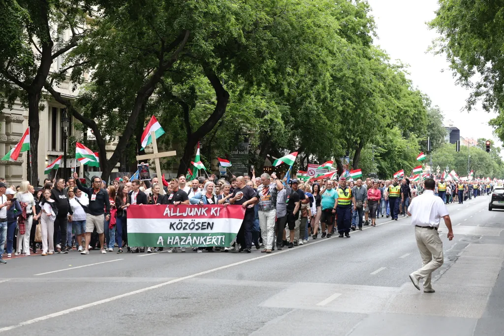 Tüntetés a migrációs paktum ellen.
2026Június 5.,