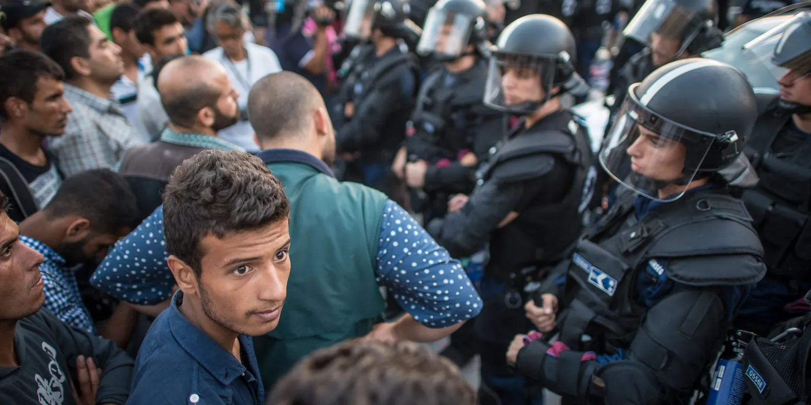 Lángokban áll egy európai város a migránserőszak miattt