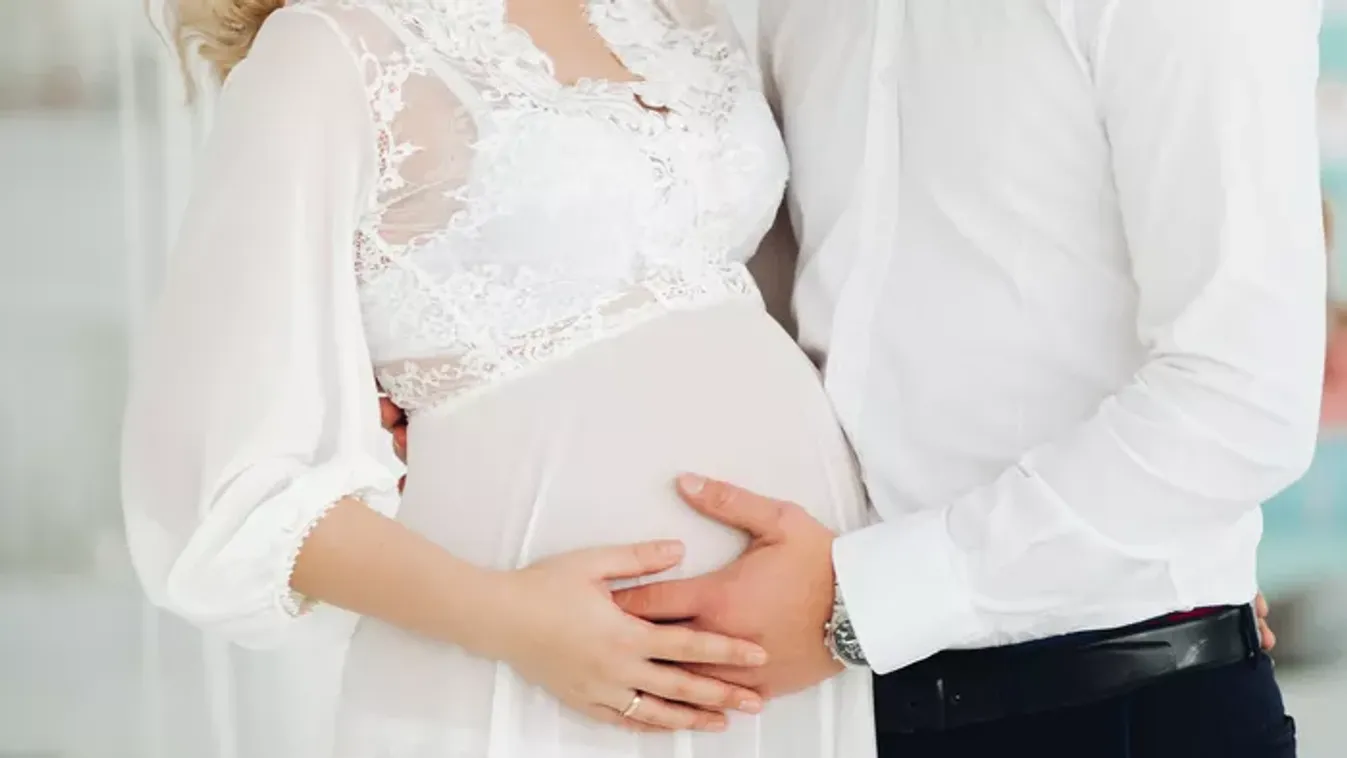 A kórház folyosóján mondta ki a boldogító igent a kismama