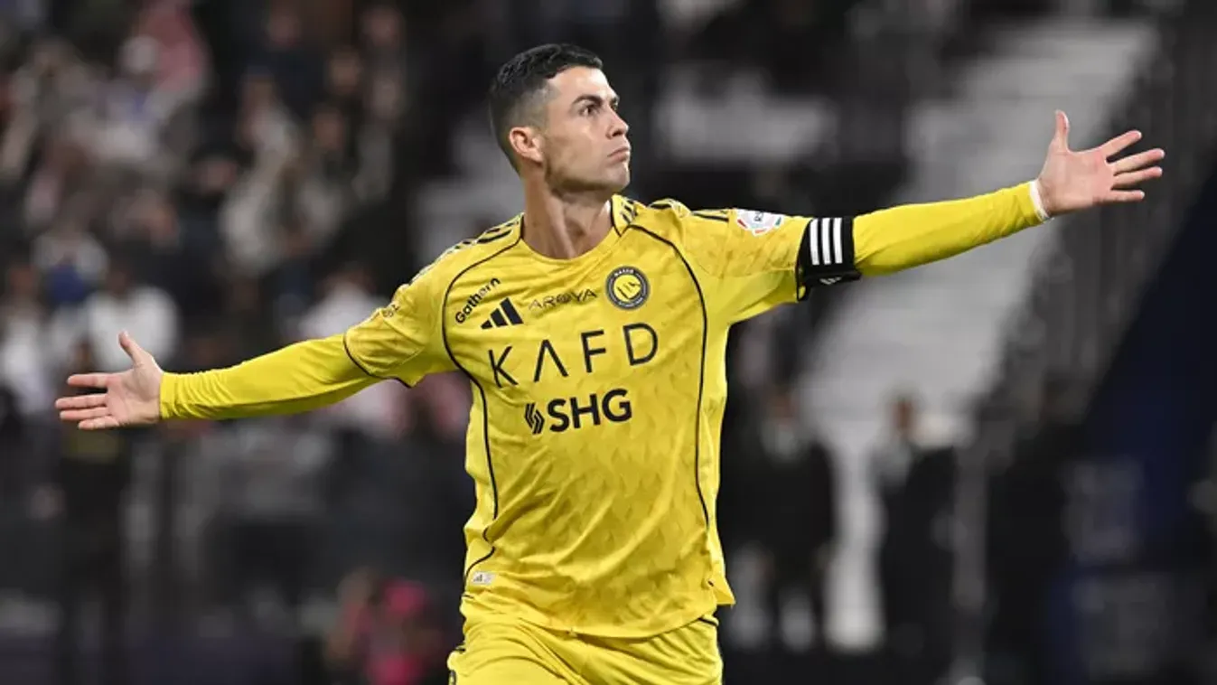 Izmos kockahas: Cristiano Ronaldo boxerre vetkőzött - Fotó