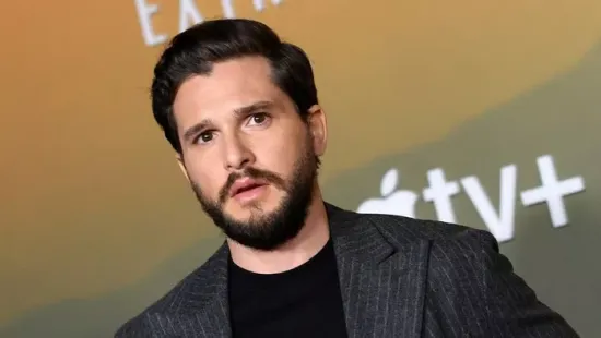 Kit Harington bevallotta, hogy „undorító” volt szexjeleneteket forgatni Sophie Turnerrel