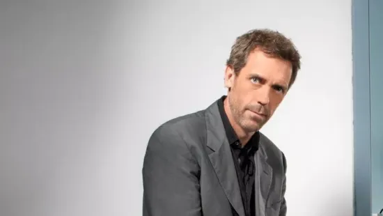 Hugh Laurie kegyetlenül kiosztott egy nőt, aki kritizálni merte a Dr. House-t