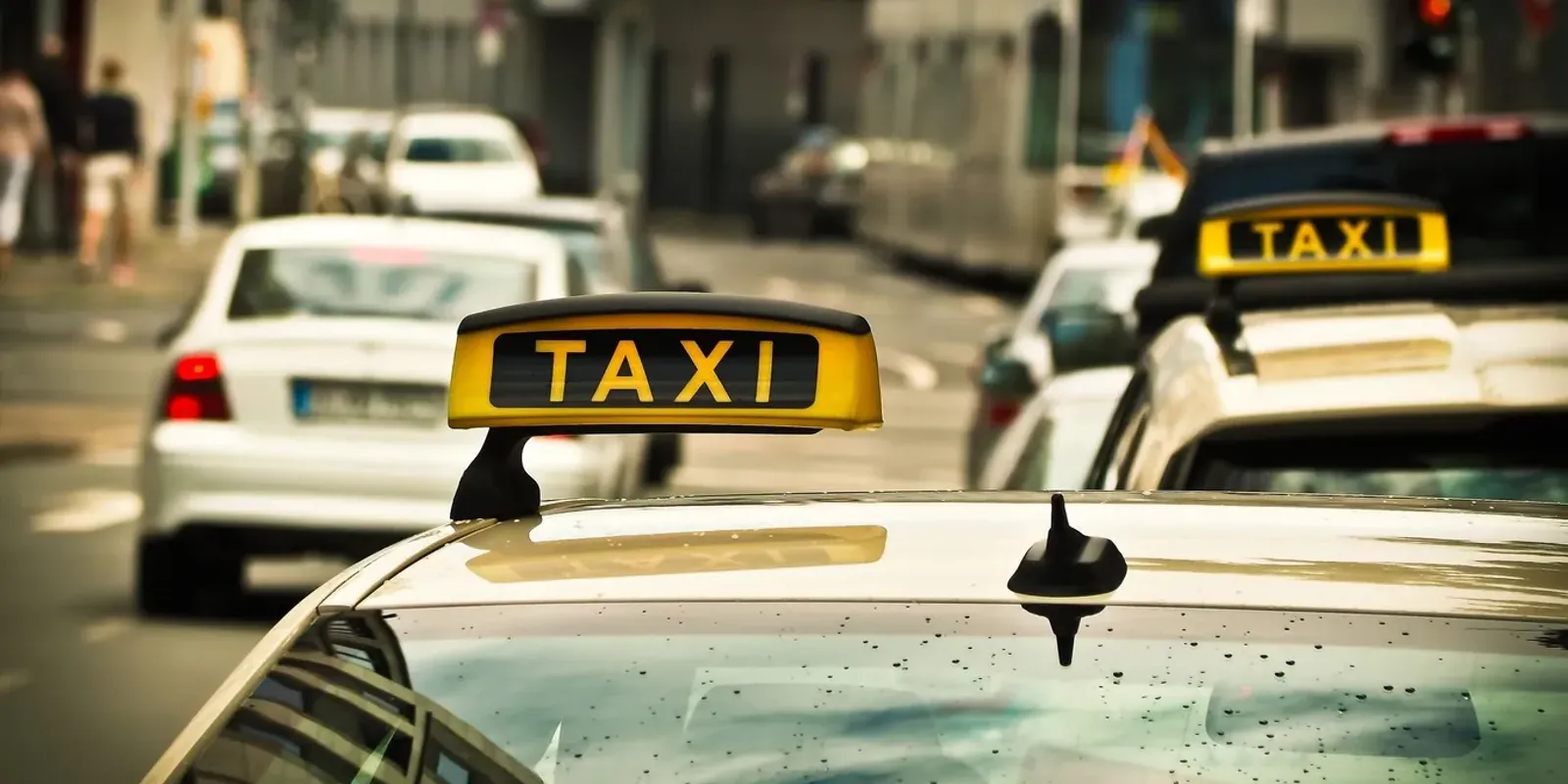 Több mint 200 millió forintnyi bevételt titkolt el egy taxis cég