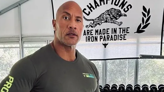 Kopaszon árul sampont? Dwayne Johnson zseniálisan vágott vissza az őt kritizáló influenszernek