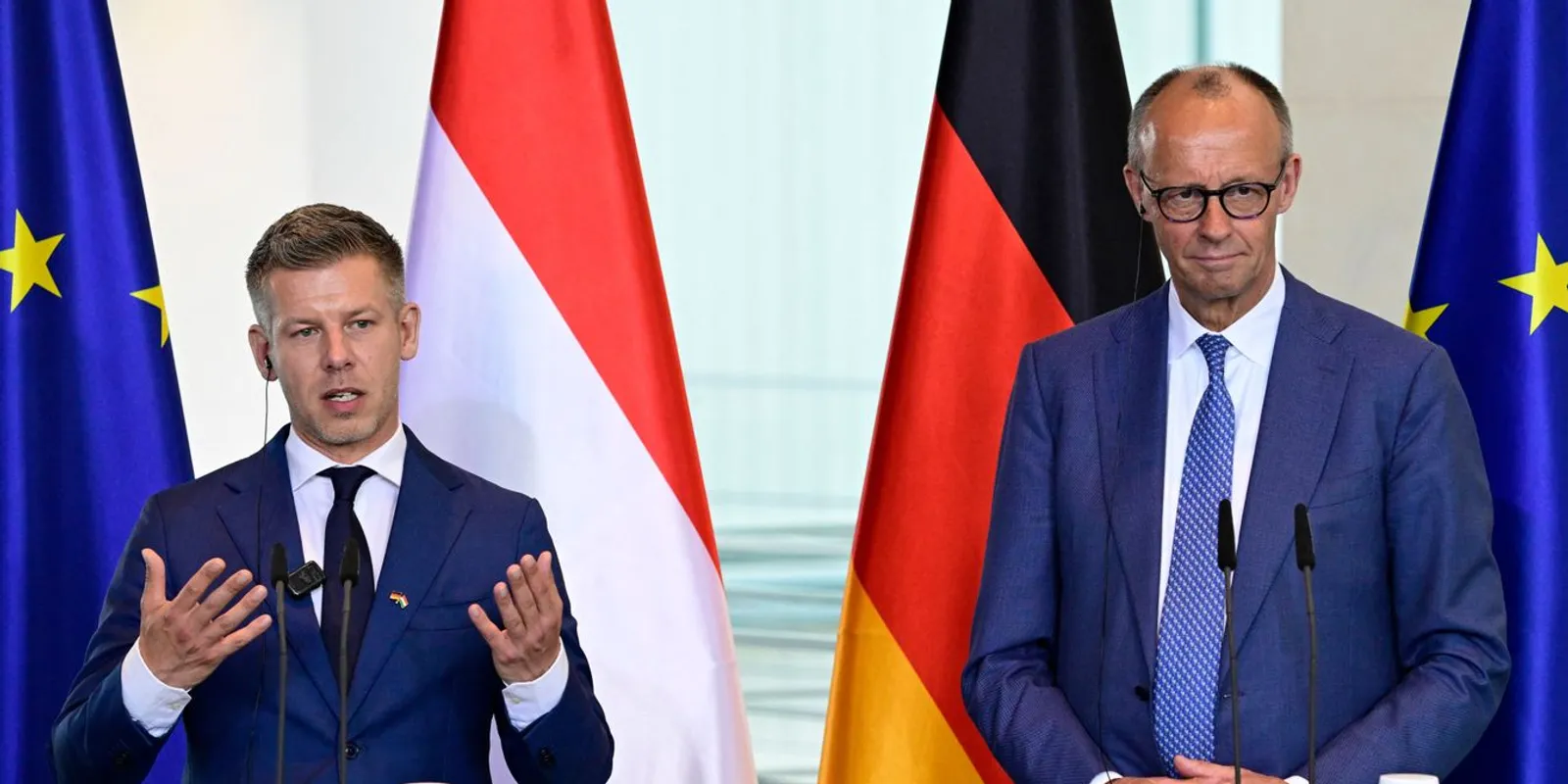 Magyar Péter Merz mellett állva elveszítette a fejét