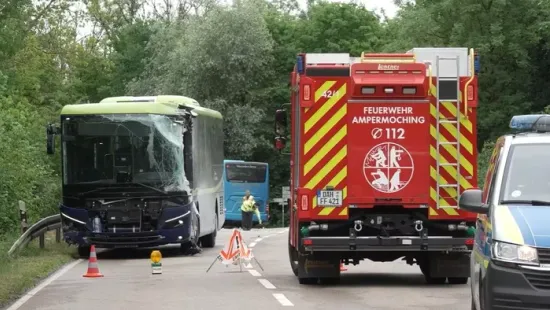 Négy helikopter érkezett: gyerekekkel teli busz karambolozott, egyikük elhunyt