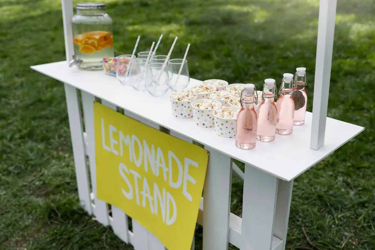 Feljelentették a limonádét árusító gyerekeket