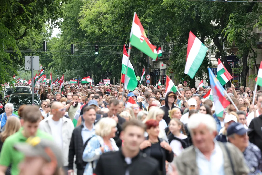 Tüntetés a migrációs paktum ellen.
2026Június 5.,
