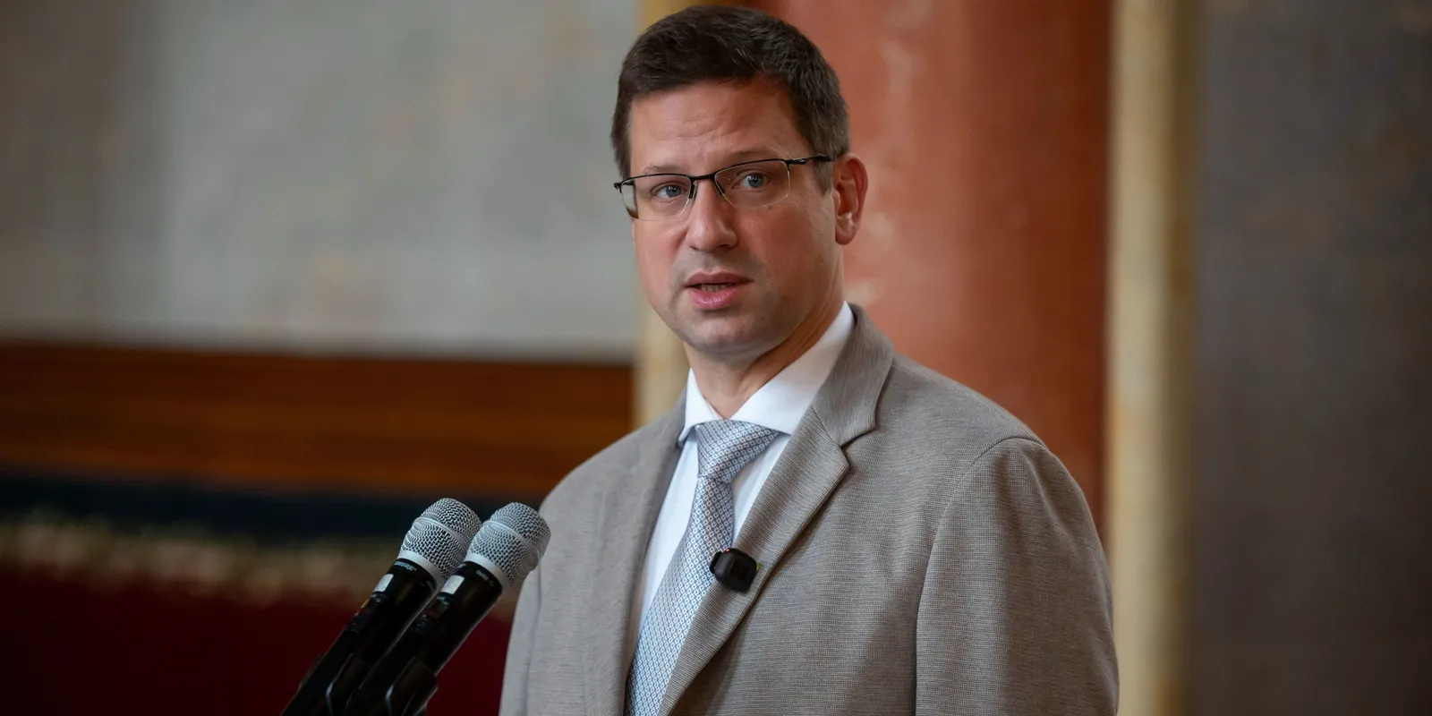 Gulyás Gergely: A Tisza-kormány megszünteti a kamatstopot