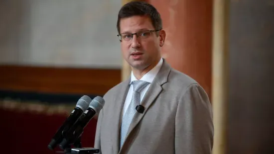 Gulyás Gergely: A Tisza-kormány megszünteti a kamatstopot