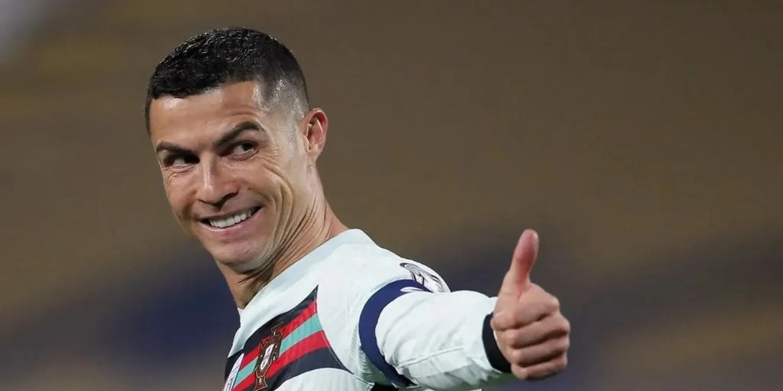 Cristiano Ronaldo párja fekete fürdőruhában villantott