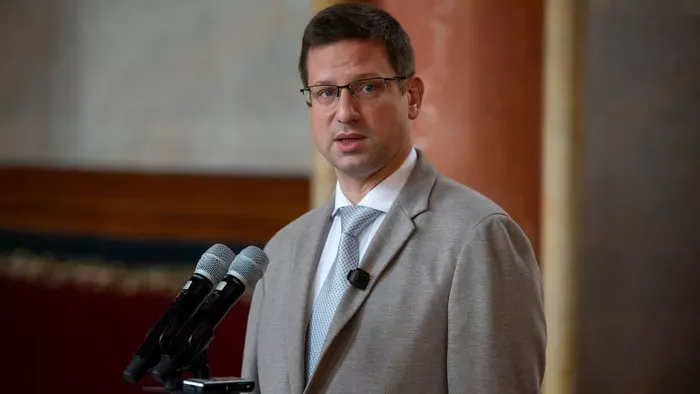 Gulyás Gergely: A Tisza-kormány megszünteti a kamatstopot