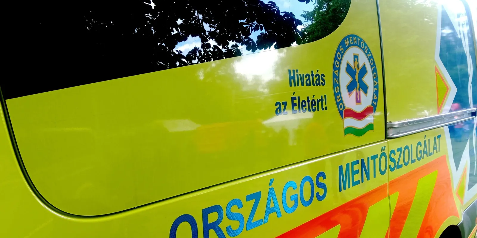 A mentők szeme láttára omlott össze egy férfi keringése