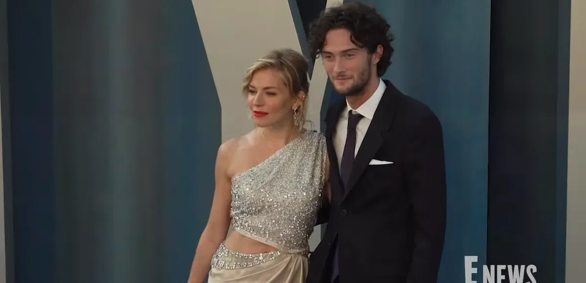 Sienna Miller és párja eljegyzése tartotta lázban a héten az országot.