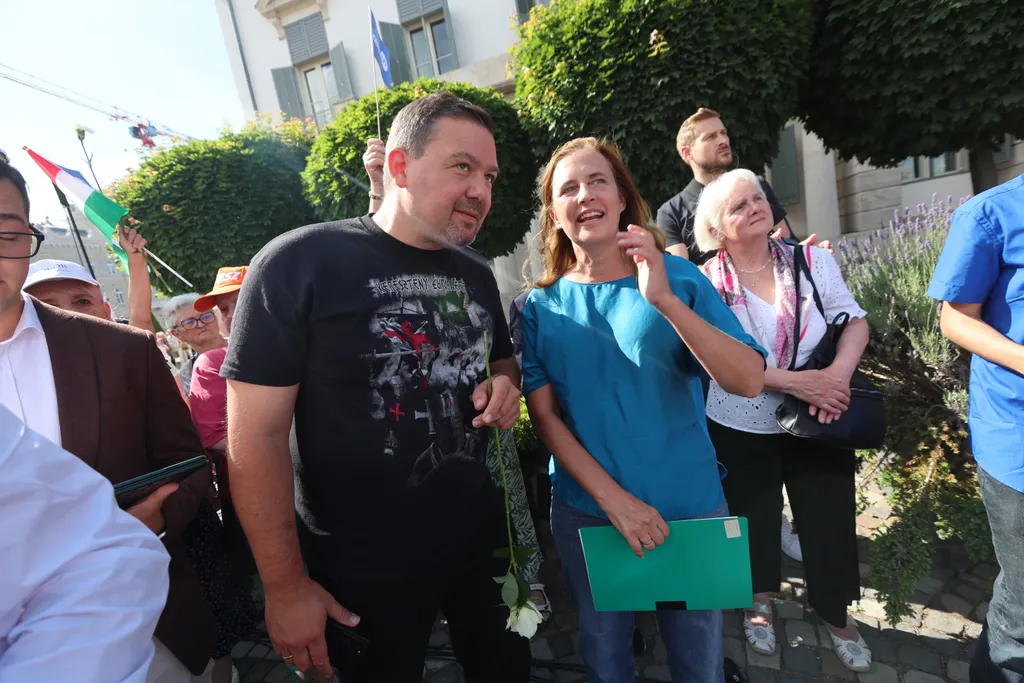  Szimpátiatüntetés az állami intézményvezetők mellett