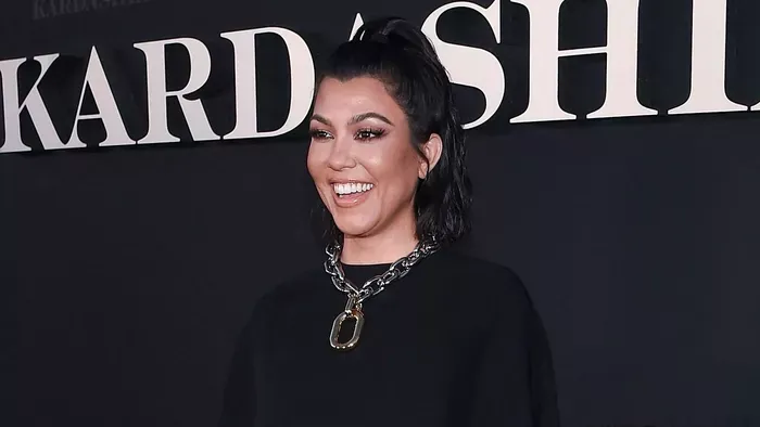 Kourtney Kardashian bikiniben mutatta meg elképesztő alakját