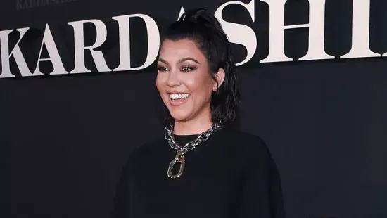 Kourtney Kardashian bikiniben mutatta meg elképesztő alakját