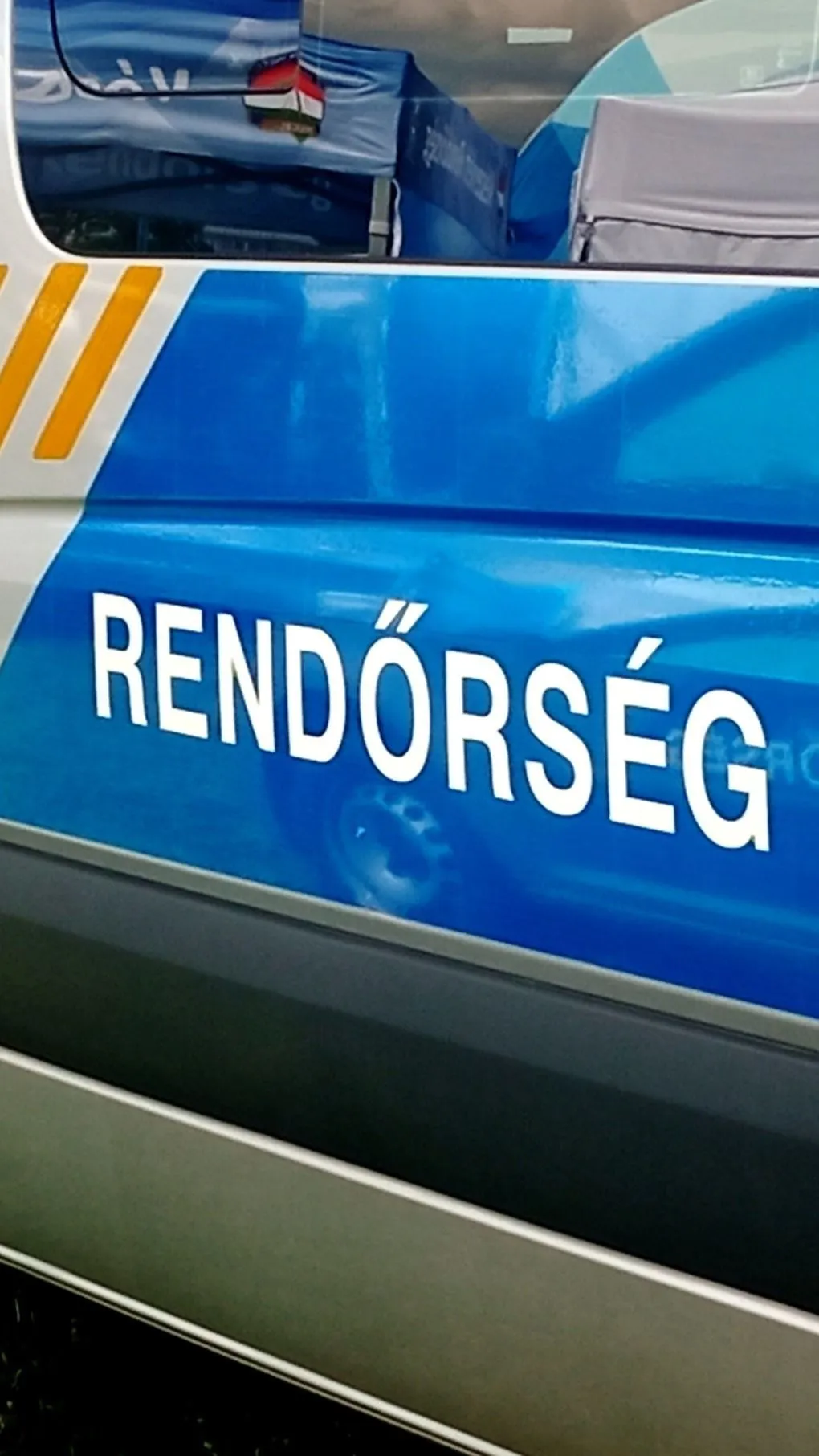 Bilincs kattant egy ismert magyar testépítő kezén