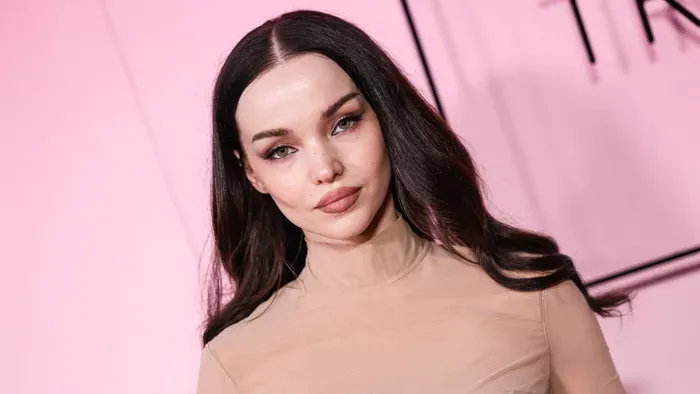 Dove Cameron egyedi ruhában ment férjhez