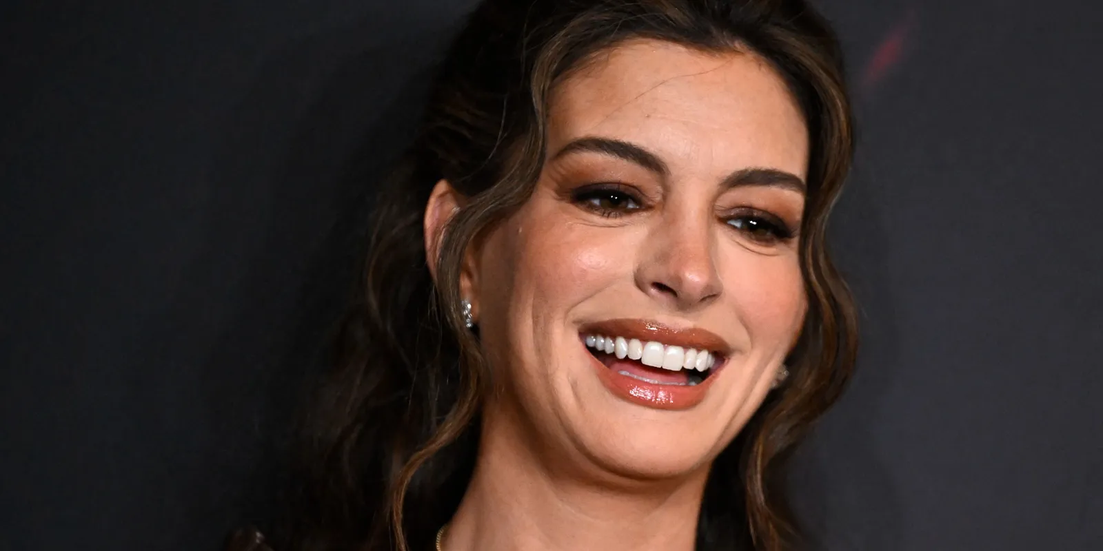 Anne Hathaway babapocakja már jól látszik