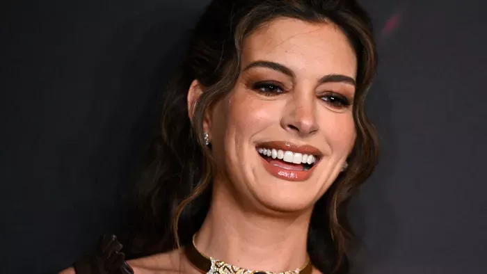 Anne Hathaway babapocakja már jól látszik