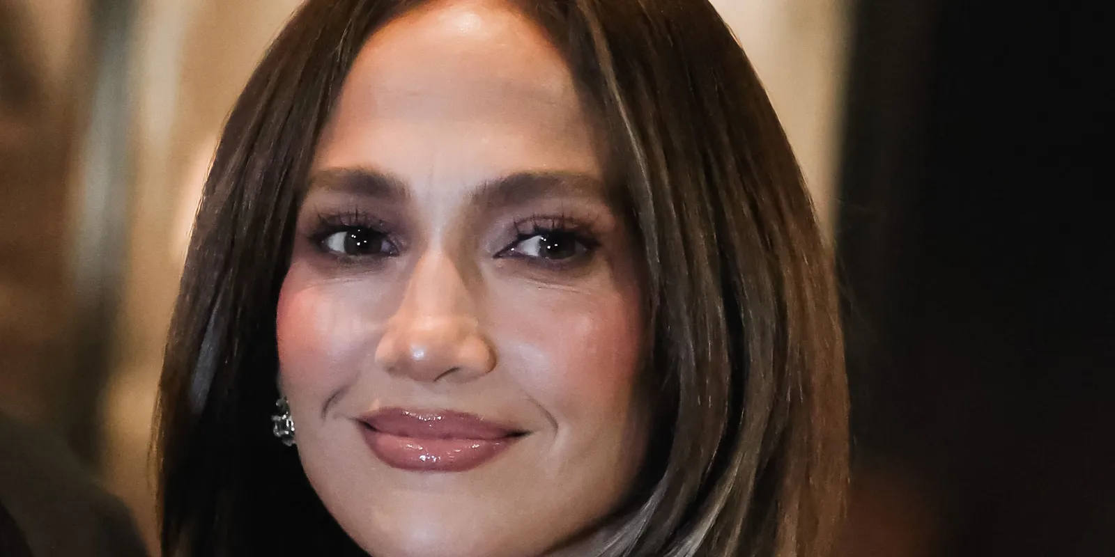 Jennifer Lopez merész ingben hódított Milánóban