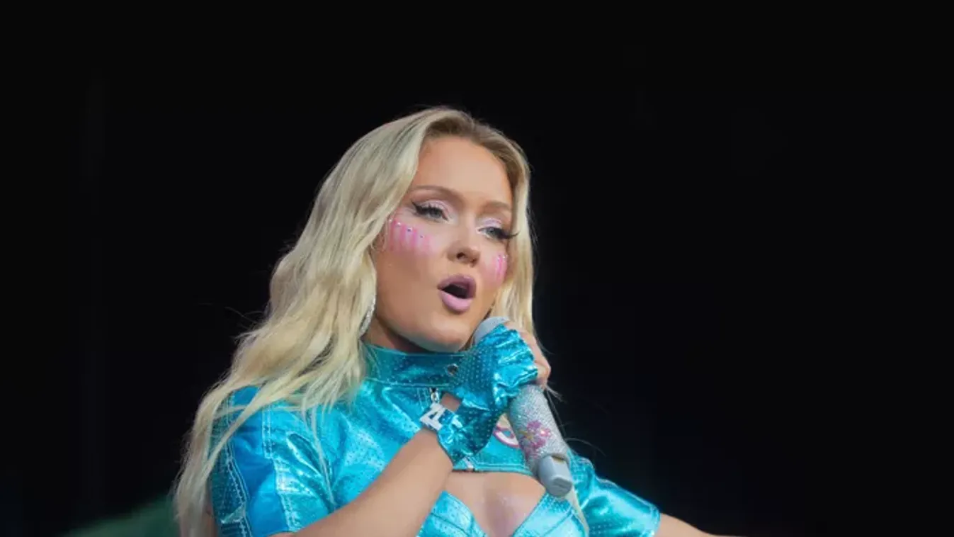 Áttetsző ruhában vonult végig New Yorkban Zara Larsson