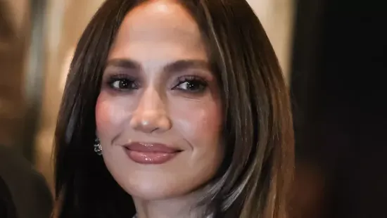 Jennifer Lopez merész ingben hódított Milánóban