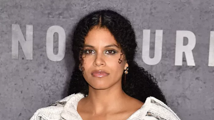 Babát vár Zazie Beetz, először mutatta meg a pocakját