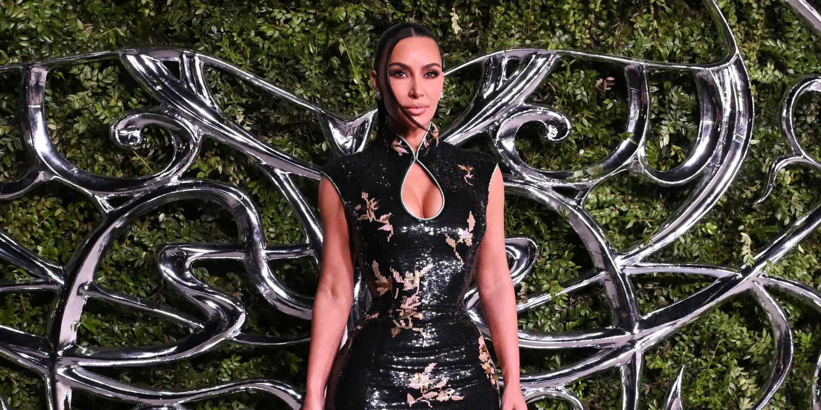 Kim Kardashian falatnyi melltartóban pózolt