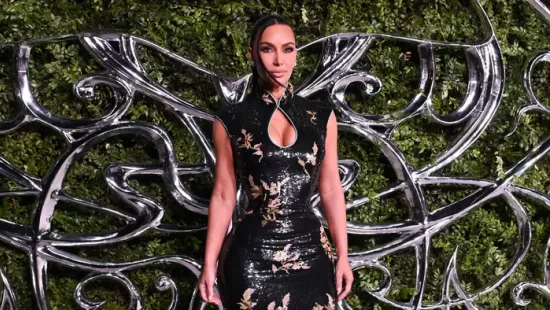 Kim Kardashian falatnyi melltartóban pózolt