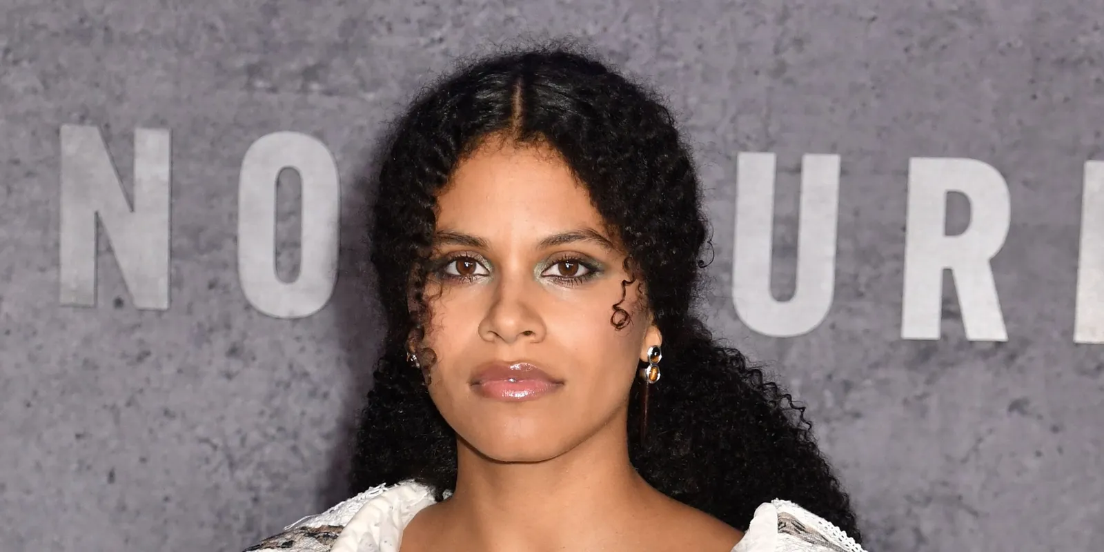 Babát vár Zazie Beetz, először mutatta meg a pocakját